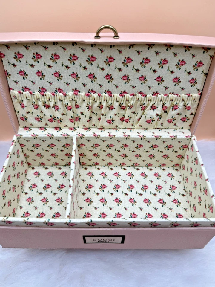 Joyero 'Gucci Beauty', juego de brochas de maquillaje y juego de regalo espejo compacto Foto 3 de 4