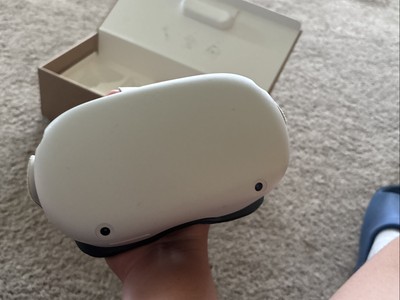 Meta Quest 2 (128GB)   Gently Used, Great Condition   VR Headset with Accessorie