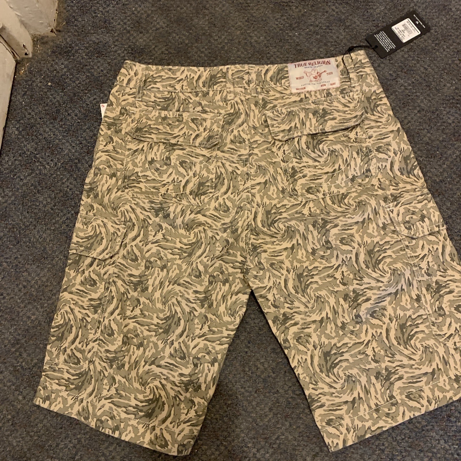 True Religion Abstract Camo SN Cargo Shorts Mens Size  32