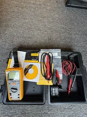 Fluke 1587 Insulation Multimeter CAT III 1000V Kit w/ Case Leads Manual CD