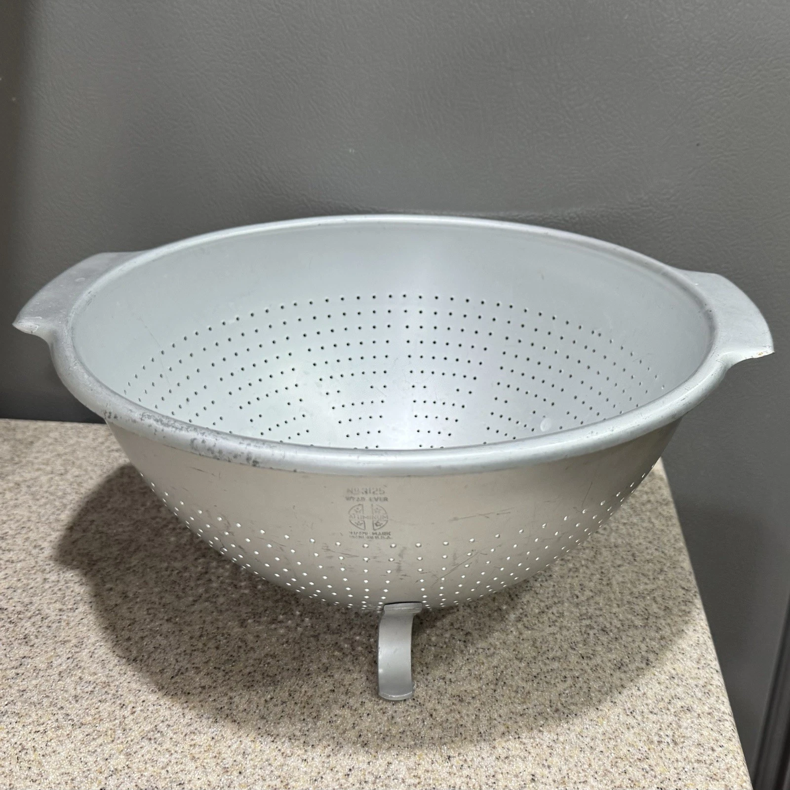 Vtg Wear-Ever #3125 Professional Aluminum Footed Strainer/Colander 11" Inch VGC
