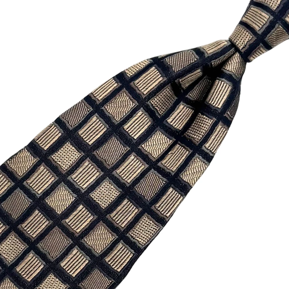 Gravata Coleção Trussardi - Grade Preta Marrom Forrado Quadrados Padrão Seda Itália Gravata - Imagem 4 de 4