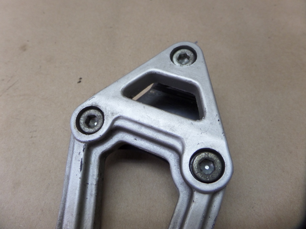 ＊petapeta＊様 1984 KAWASAKI ZX100 FRONT LEFT FOOT PEG AND BRACKET ASSY | eBay