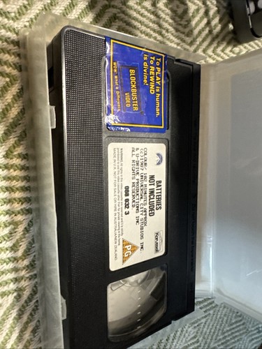 Batteries Not Included - VHS - Rare - Picture 3 of 3