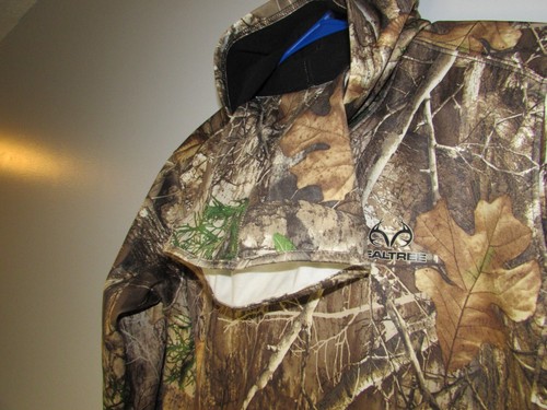 Realtree youthcamoufage hoodie with built in face cover - Picture 4 of 7