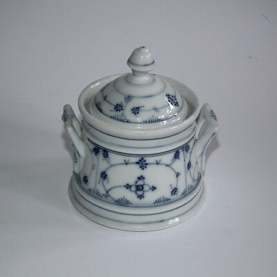 Um 1900: Porzellan Zuckerdose Kalk Eisenberg - Strohblume / Indisch Blau 12x12cm