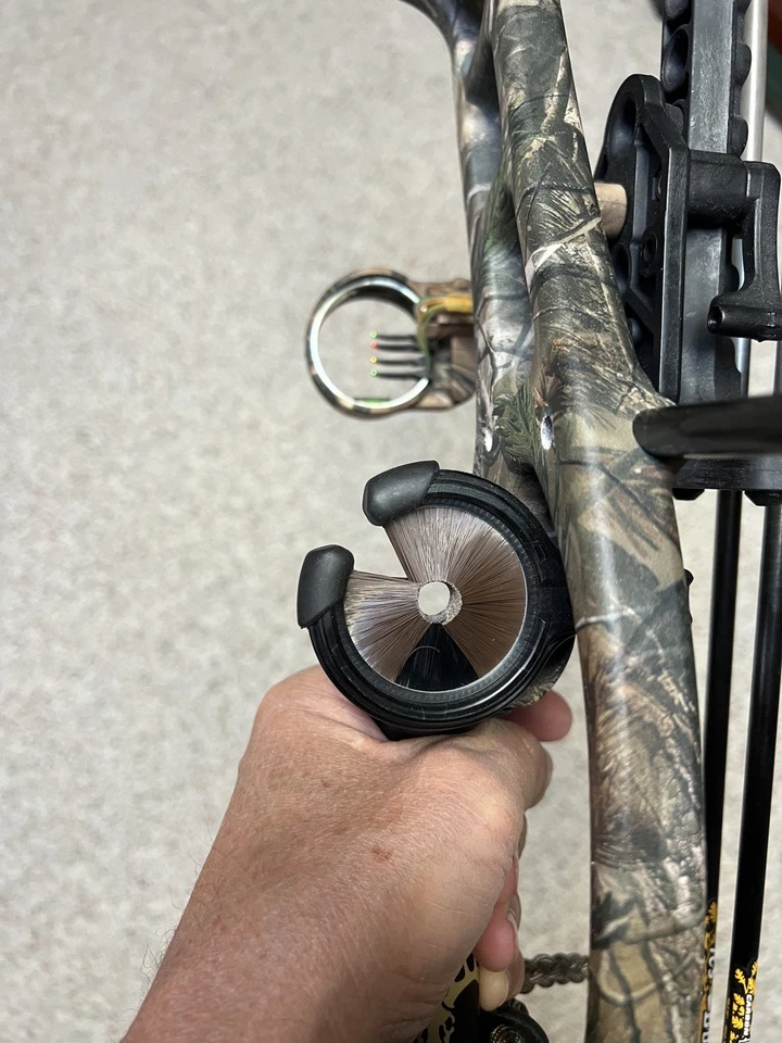 Arco compuesto Hoyt ProHawk 60# con gatillo y flechas Foto 3 de 4