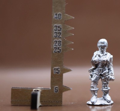 Heroes Miniatures The Mutant Zone Range 25mm Female Android Companion (VPM058)