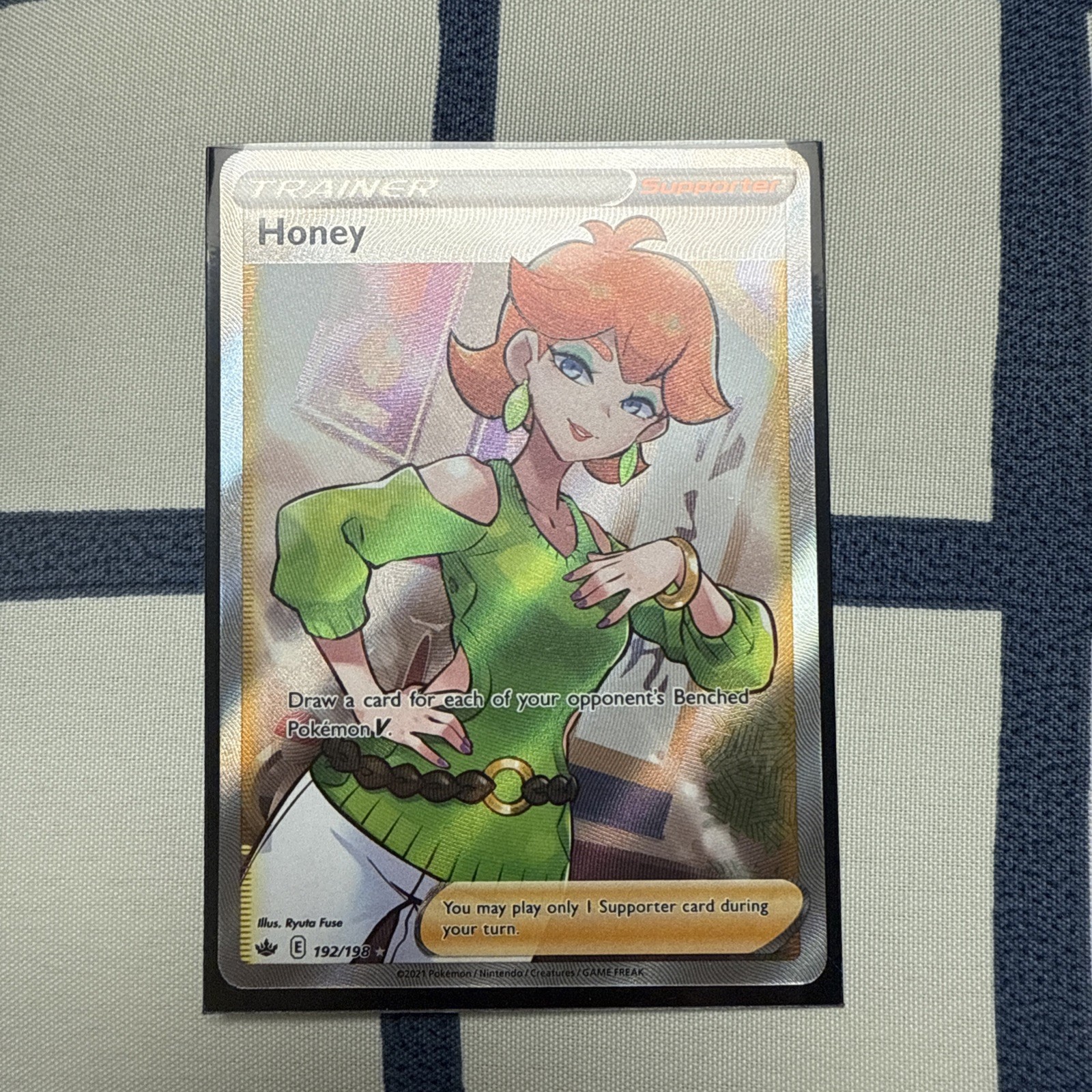 Honey (Full Art) Holo Ultra Rare SWSH06: Chilling Reign 192/198 NM
