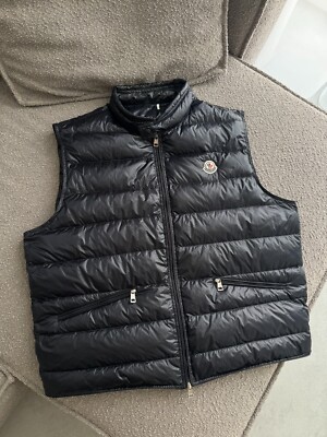 Men's MONCLER Gui Gilet Quilted Down Puffer Vest Jacket Navy Men's MONCLER Gui Gilet Quilted Down Puffer Vest Jacket Navy