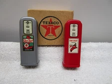 VINTAGE TEXACO GAS PUMP SALT PEPPER SHAKER SET
