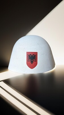 Albanien Plis Kosovo Albanien Emblem / Qeleshe