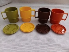 Vintage Tupperware Coffee Tea Cup Set of 4 w/ Coaster/Covers 