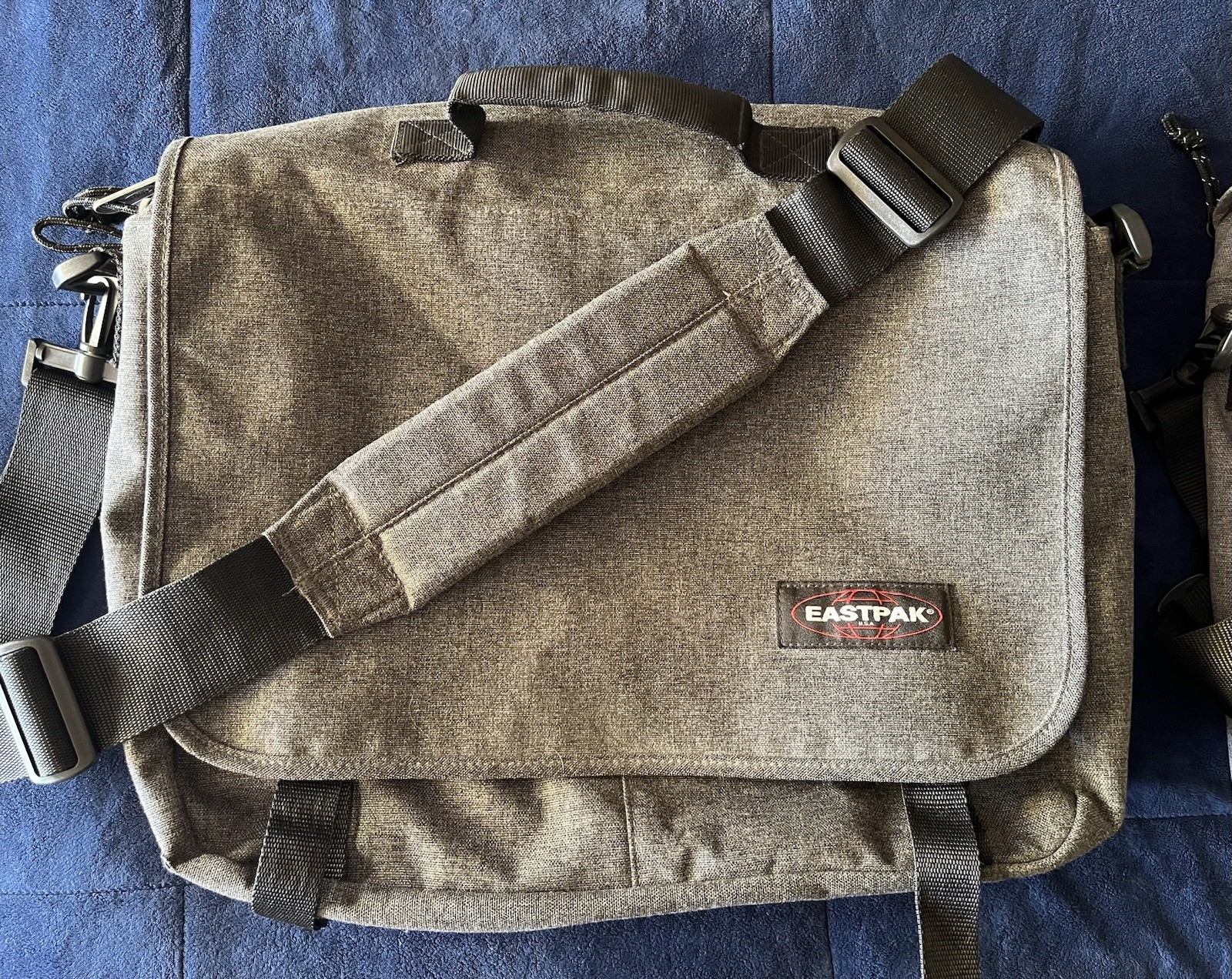 Messenger Bag(s), Laptop Sleeve, Pen Holder, Zipper, Grey, Dark
