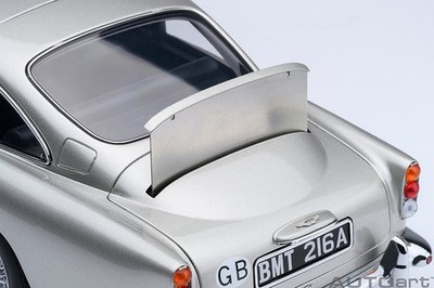 James Bond 007 AUTOART 1964 Aston Martin DB5 (Birch Silver) 1:18