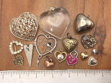 Vintage-Now 15 Piece Hearts Valentines Charms Craft Parts Jewelry Making Lot 46
