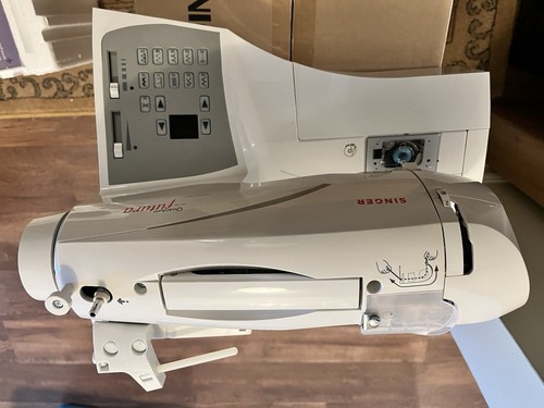Singer Quantum Futura CE-200 Computerized Sewing/Embroidery Machine New Open Box - Picture 6 of 17