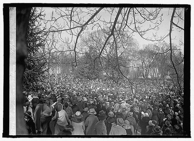 Photo:Easter Egg Rolling Crowd 1923 April 2