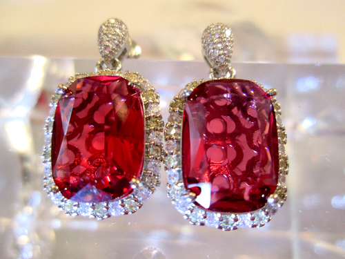 RUBY STUNNING GEMSTONE 18 K GOLD LADIES STUD EARRING - Picture 7 of 8