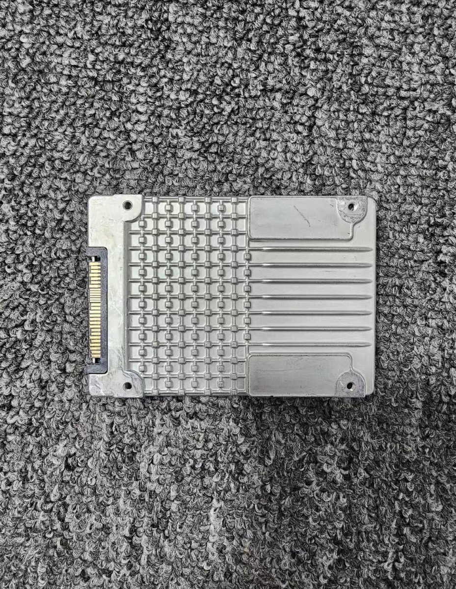 新品 Intel D7-P5520 PCIe 4.0 TLC 2.5 SSD Intel D7-P5520 1.92TB PCIE4.0 NVMe 2.5