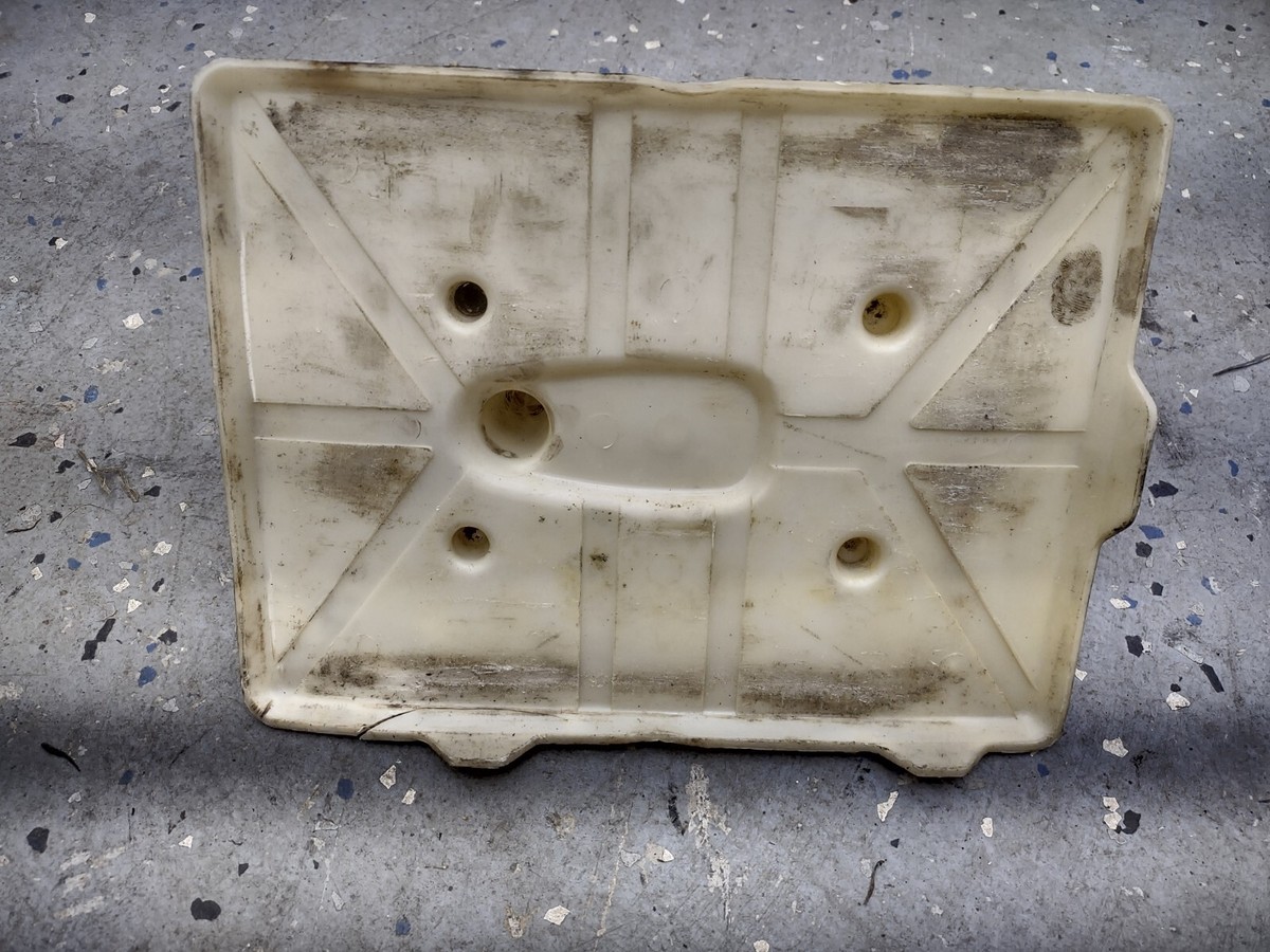 ラヴィサン　取り置き中 84-89 Nissan 300zx Z31 OEM Battery Tray Insert | eBay