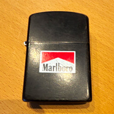 Marlboro Werbe-Feuerzeug schwarz &ndash; Werbeartikel mit Motiv Werbung
