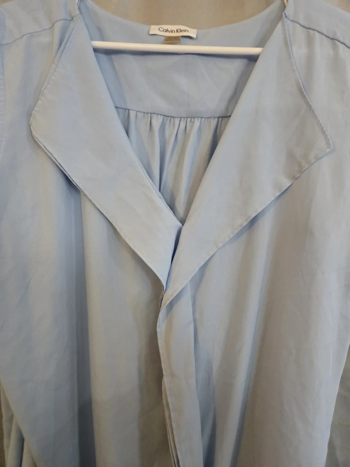 Top sin mangas Calvin Klein recogido cuello en V azul talla Ps 3x Foto 2 de 4