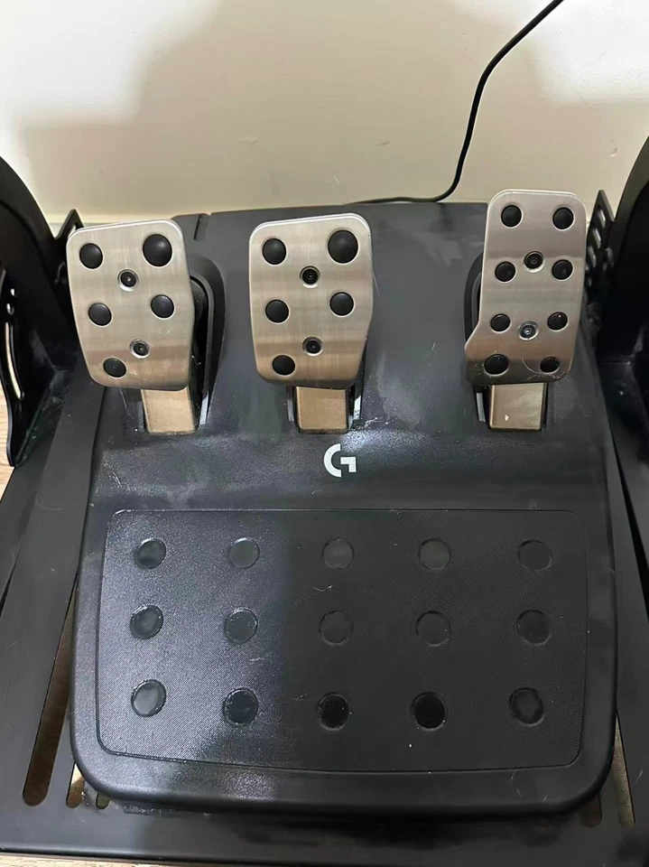Logitech G923 Steering Wheel and Pedals of Race Trueforce 1000 Hz Force - Image 4 of 4