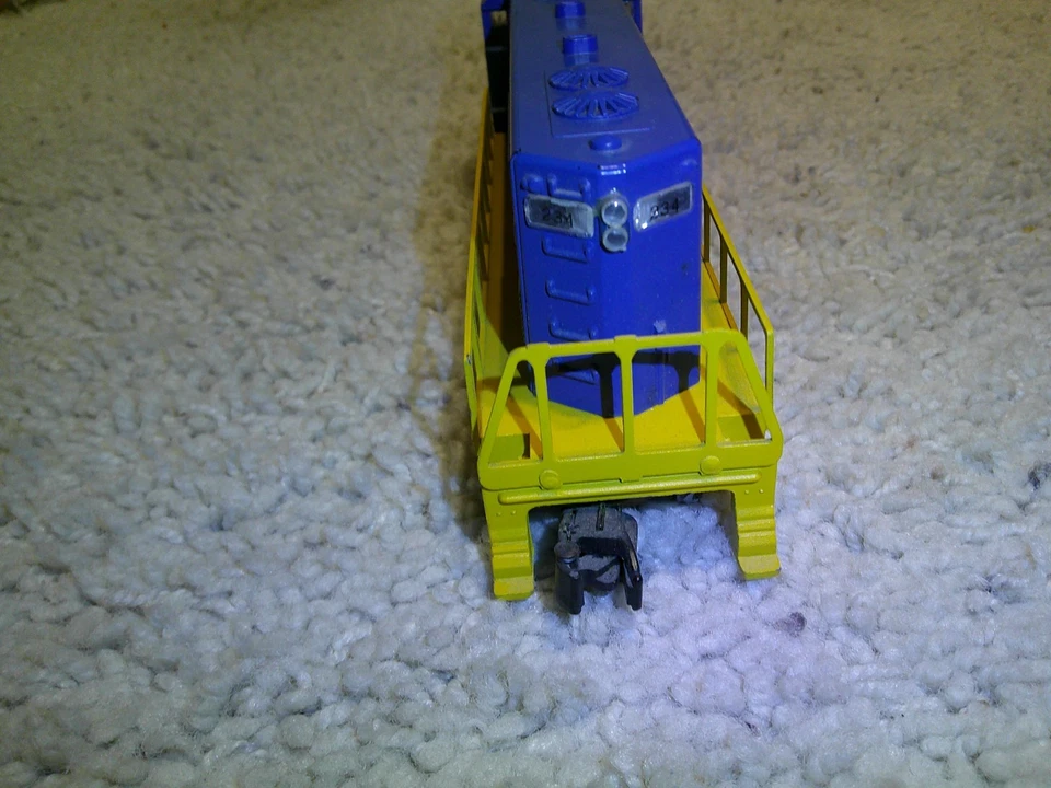 S GUAGE AMERICAN FLYER #21234 C&O GP-7 DIESEL - Image 4 of 4