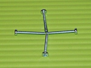 4 BEFESTIGUNGSSCHRAUBEN ZUM BEFESTIGEN STÄNDER MIT TV OLED LED LCD PLASMA / ZWISCHEN HALS & TV