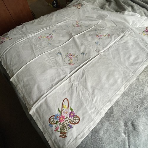Handmade tablecloth table cloth hand embroidered cotton 45 x 49 Square Vtg Retro - Picture 8 of 12