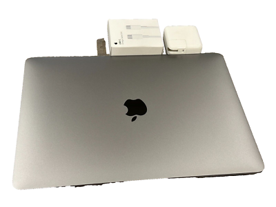 MacBook Air (2020) 13-inch - Apple M1 8-core and 7-core GPU - 8GB