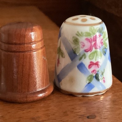 Vintage thimbles Mixed lot Of Seven Ceramic Plastic Wood Great