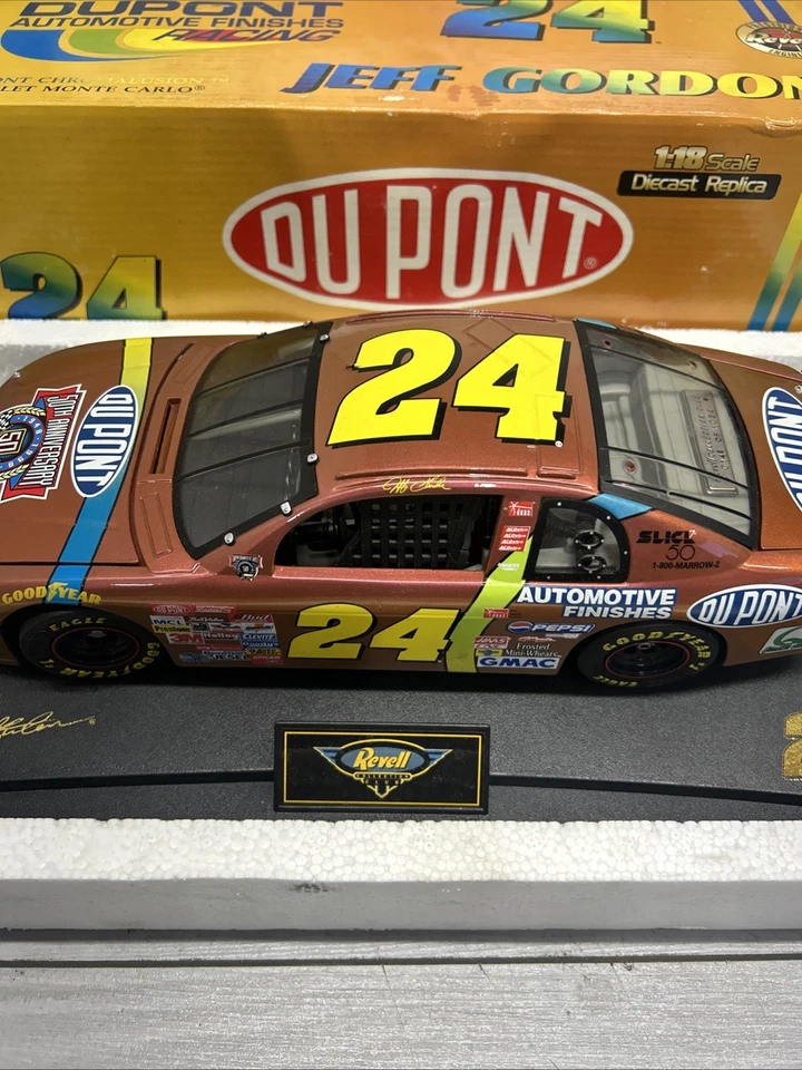 Jeff Gordon 1:18 #24 Chromalusion DuPont 1998 Monte Carlo Revell Club 148/1024 - Image 4 of 4