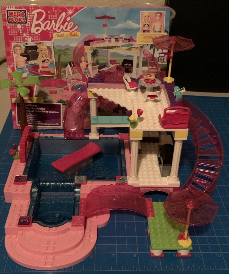 Mega Bloks 80228 Barbie Build ‘N Style Pool Party (2013) - 99.9% Complete - Image 4 of 4