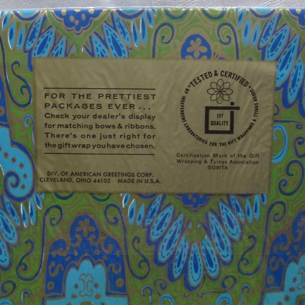ELECTRIC PEACOCK Damask Pattern wrapping paper 1970s gift-wrap 7 square feet NWT