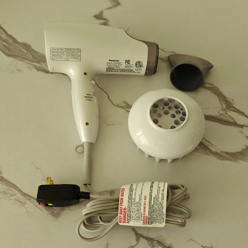 Secador de pelo de salón Panasonic EH-NA67-W blanco con accesorios - probado Foto 2 de 3