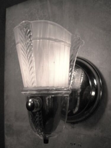 Art Deco Sconce Bath Hall Entry Slip Shade Light Rewired Restored Antique - Picture 1 of 8