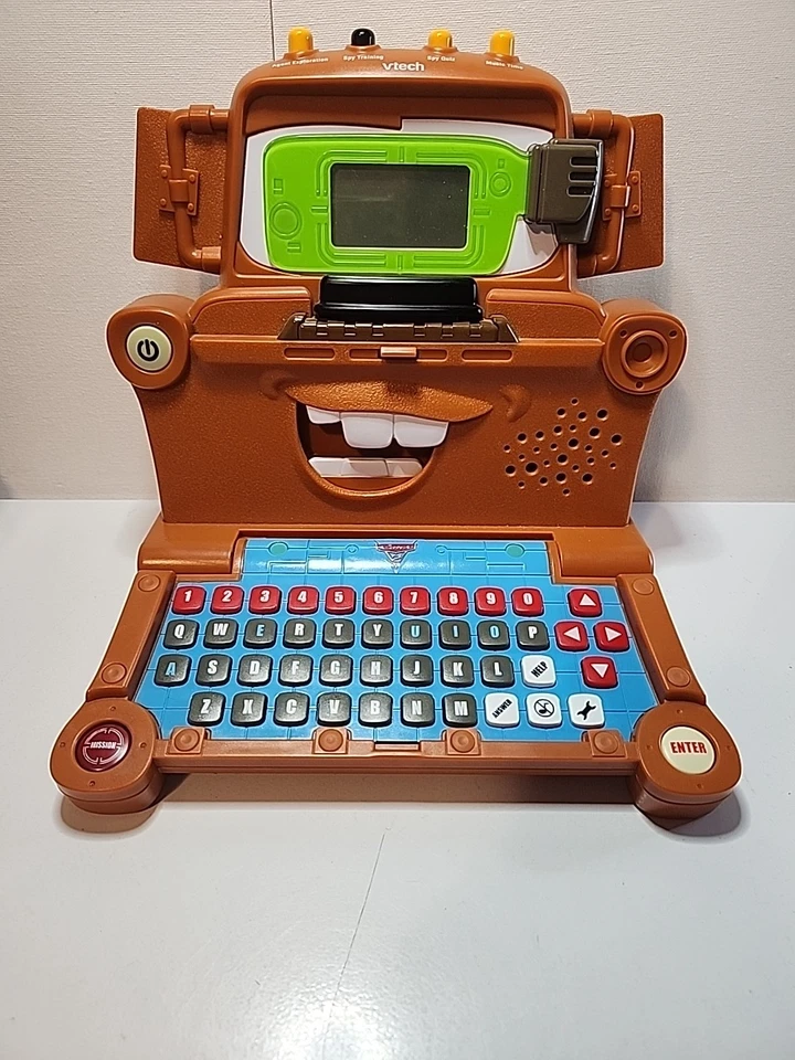 Portátil VTech Disney's Cars 2 Tow Mater's Spy Mission funciona Foto 2 de 4