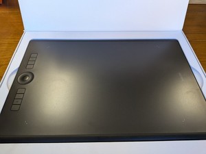 【新品・未開封】wacom intuos pro medium Wacom Intuos Pro Medium Bluetooth Professional Graphic