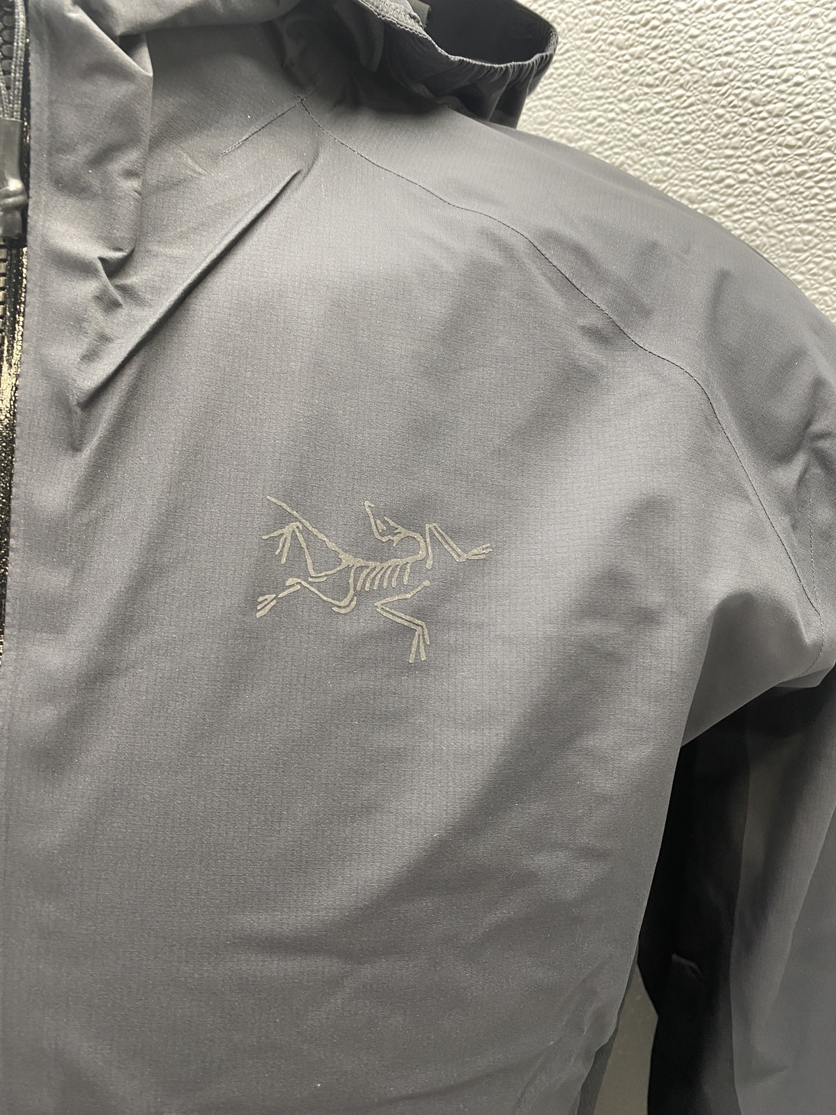 Arc'teryx Mens Norvan Shell Lightweight Jacket Size M Graphite, Black thumbnail 4