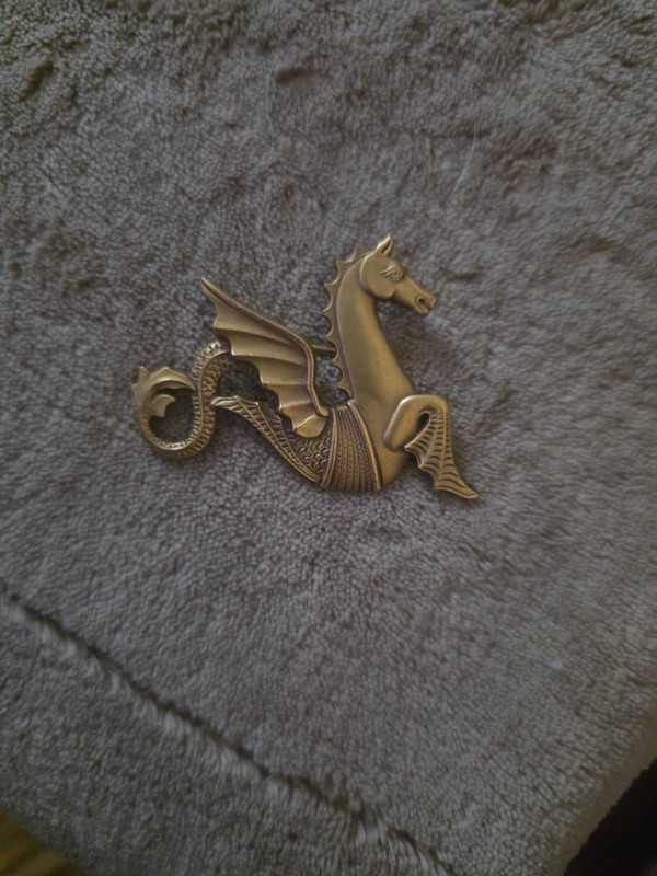 VTG RUBIN MUSEUM OR ART GOLD TONED KETOS WINGED DRAGON HORSE BROOCH PIN A+++