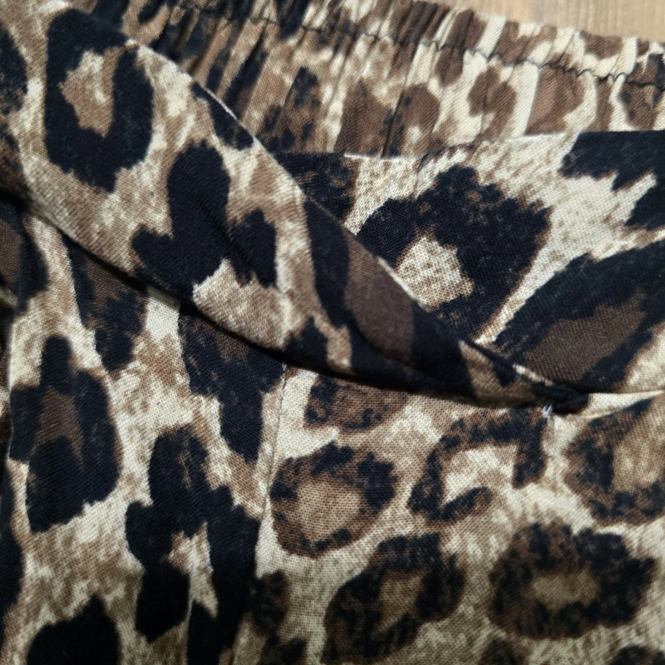 Шорты с леопардовым принтом Charlotte Russe XS высокая талия плавные плиссированные повседневные коричневые - Изображение 4 из 4