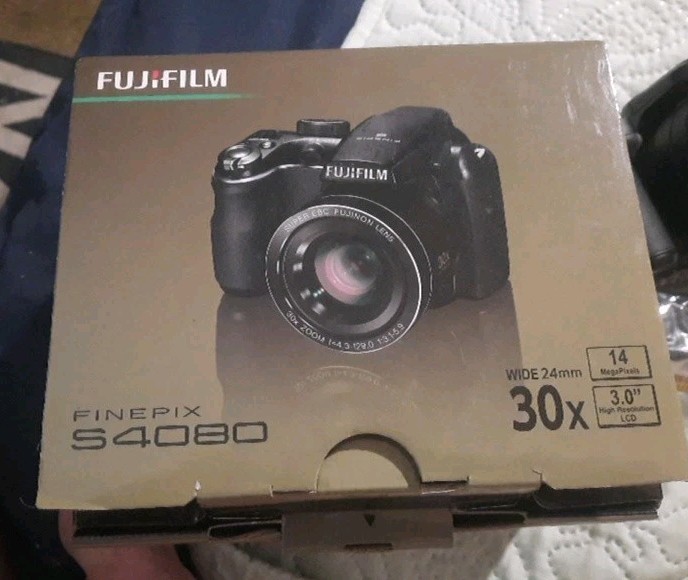 Fujifilm S4080 Camera W/Extras