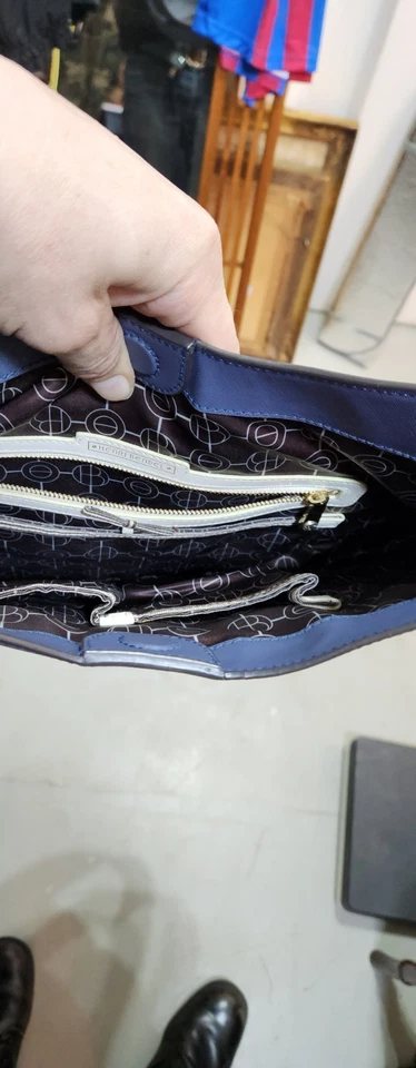 Bandolera Henri Bendel con correa extraíble Foto 3 de 4