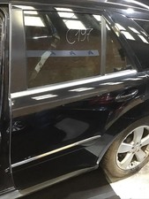 MERCEDES-BENZ M-KLASSE (W164) Tür Hinten Links 197 OBSIDIANSCHWARZ MERCEDES-BENZ M-KLASSE (W164) Tür Hinten Links 197 OBSIDIANSCHWARZ