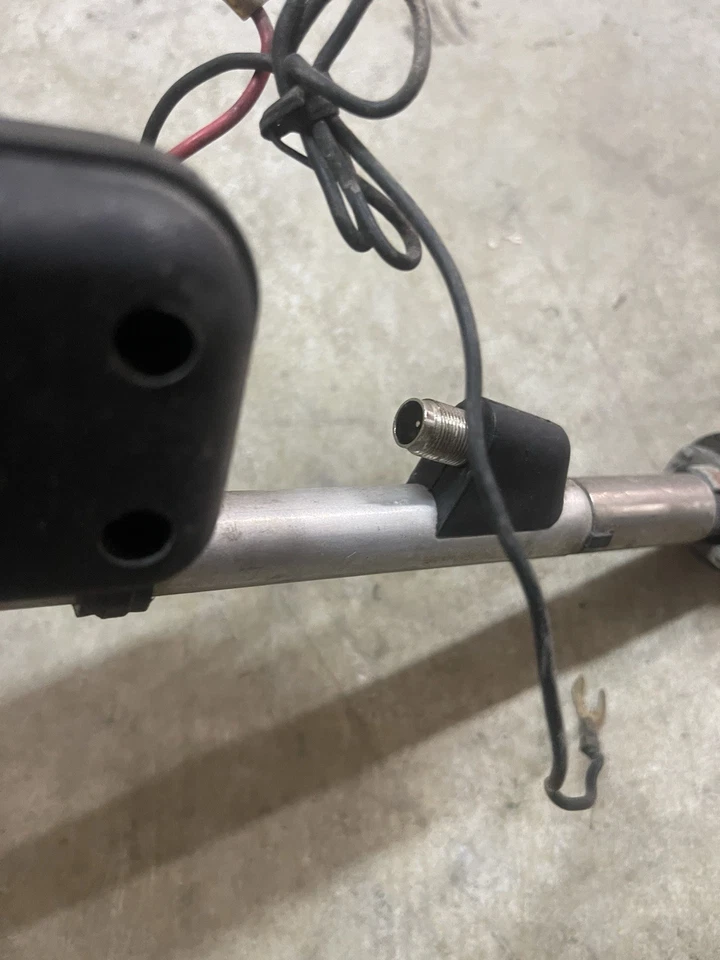 ANTENNA RADIO PER ALFA ROMEO GTV + SPIDER (95-03) 2.0 16V T.S. CPE 1995 Foto 3 de 4