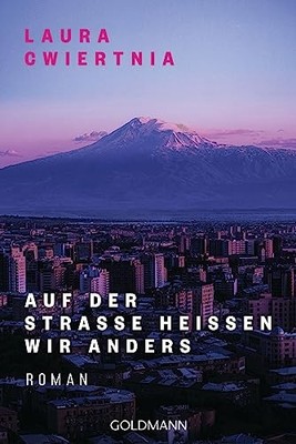 Laura Cwiertnia Auf der Straße heißen wir anders: Roman (Paperback) (UK IMPORT)