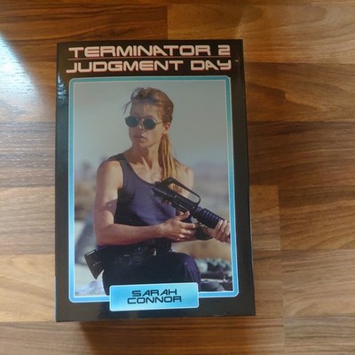NECA Terminator 2 Sarah Connor Action-Figur OVP komplett 
