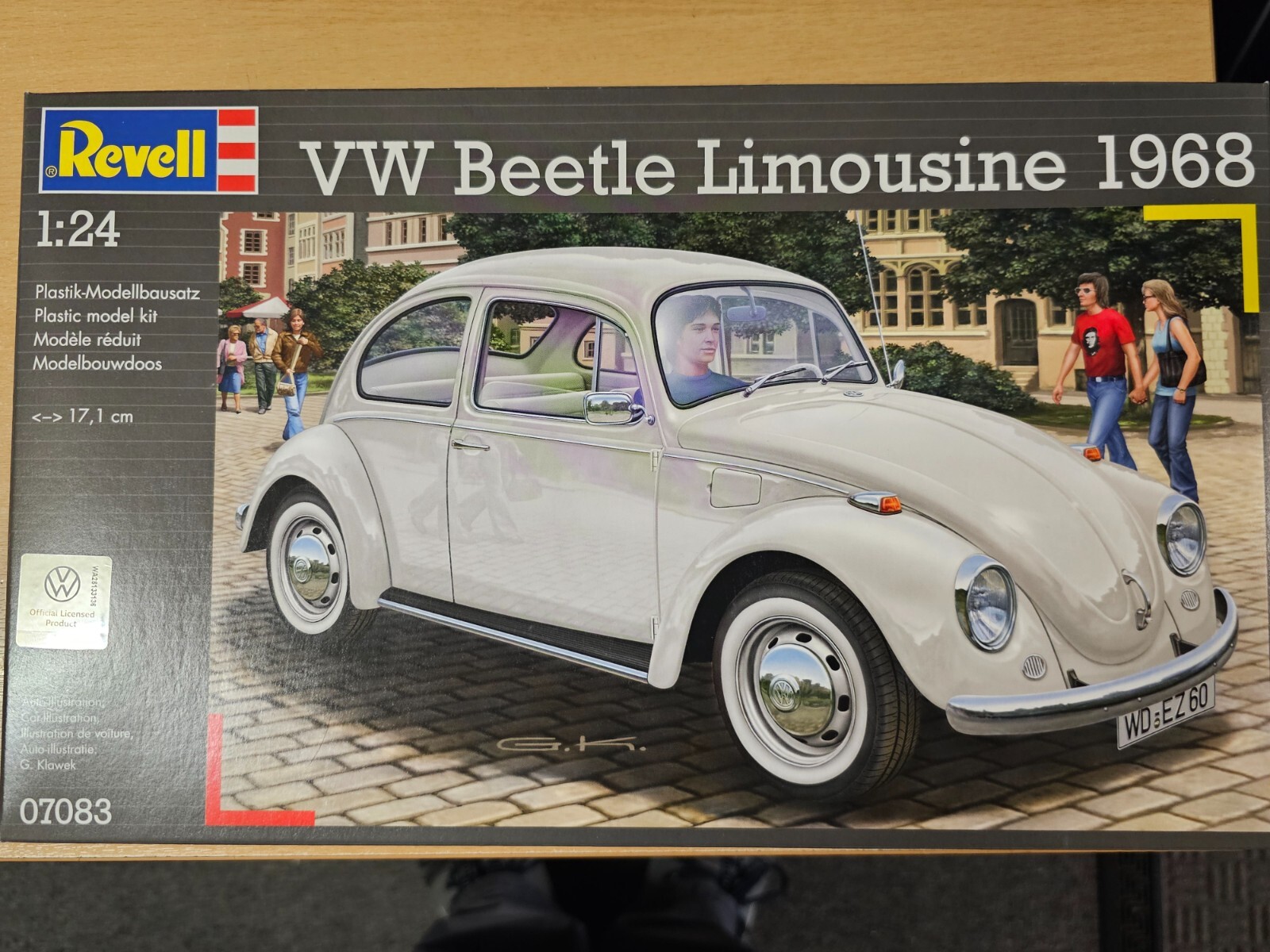 07083 Revell 1:24 Scale VW Beetle Limousine 1968